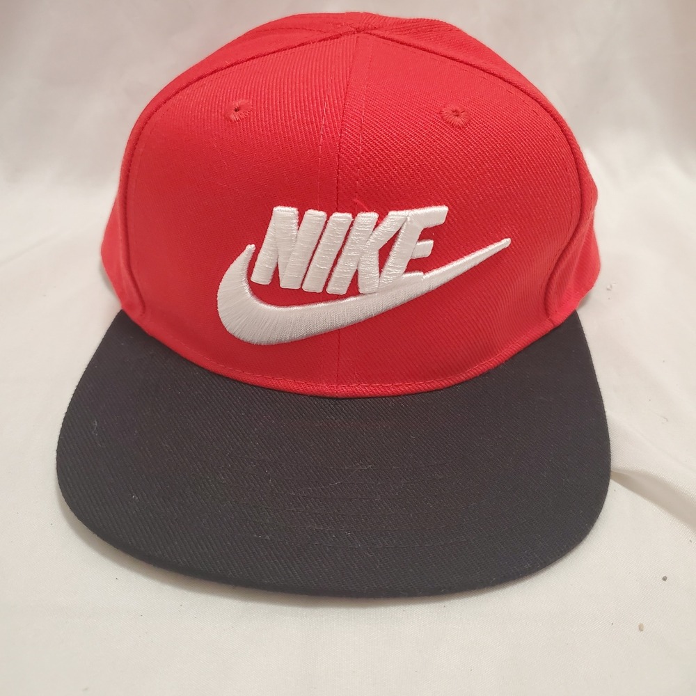 Nike Kids Pro Cap Red Black Snapback Hat Flat Brim Embroidered Logo 2560-U10